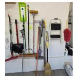 J1 - MOPS & BROOMS & STEPSTOOL (G31)