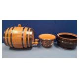 N - GREER WHISKEY KEG, CERAMIC BOWLS (N124)