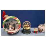 11 - CHRISTMAS DECORATIONS (N46)