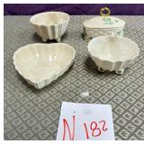 11 - FOUR PIECES COLLECTIBLE BELLEEK (N182)