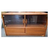 11 - MID-CENTURY ENTERTAINMENT CONSOLE (Z6)