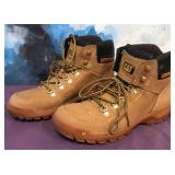 L1 - CAT BOOTS SIZE 11.5 (A60)