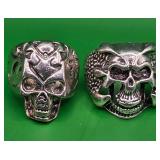 696 - TWO COSTUME JEWELRY RINGS (Z8)
