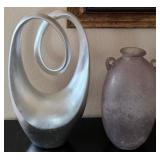 J2 - ABSTRACT SCULPTURE & VASE (L10)