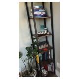 J4 - MODERN LADDER BOOKSHELF DISPLAY (M20)