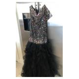 J4 - GLAMOROUS BEADED FORMAL GOWN (K43)