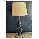 J4 - MODERN TRIPOD TABLE LAMP (R26)