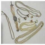 LOT OF VINTAGE PEARL JEWELRY
