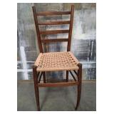 520 - SHAKER-STYLE LADDER BACK CHAIR (N22)