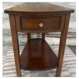 520 - BASSETT SIDE TABLE (P55)