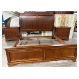 520 - VINTAGE BED FRAME & NIGHT STANDS (P50)