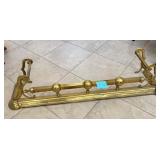 N2 - VINTAGE BRASS FIREPLACE FENDER (F37)