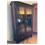 20 - BEAUTIFUL  HOME COLLECTION CURIO CABINET