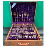 11 - LARGE FLATWARE SET (B114)