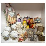 11 - MIXED LOT OF COLLECTIBLES (B30)