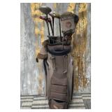 513 - GOLF CLUBS WITH BAG (U28)
