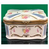 11 - CERAMIC COLLECTIBLE TRINKET BOX (B46)