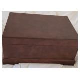 S1 - VINTAGE CIGAR HUMIDOR (E141)