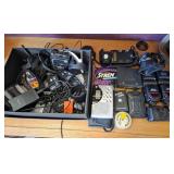 S1 - VARIETY OF VINTAGE CAMERA ITEMS (R200)