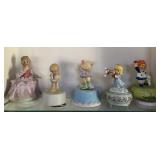 S1 - LOT OF COLLECTIBLE PORCELAIN FIGURINES (L19)