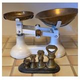 S1 - VINTAGE CAST IRON BALANCE KITCHEN SCALES