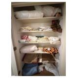 N1 - MIXED LOT OF PILLOWS & BED LINENS (U35)
