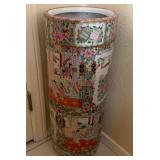 N1 - VINTAGE CHINESE ROSE MEDALLION UMBRELLA STAND