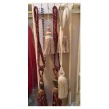 N1 - MIXED LOT OF DECORATIVE TASSELS (M7)