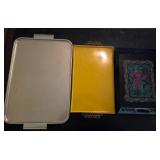 N1 - LOT OF THREE SERVING TRAYS (B98)