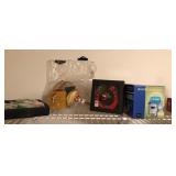J1 - MIXED LOT OF COLLECTIBLES (M115)