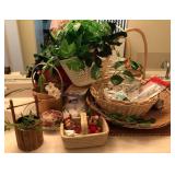 J1 - MIXED LOT OF BASKETS & COLLECTIBLES (M14)