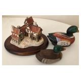 J1 - LOT OF THREE MINIATURE FIGURINES (B5)