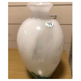 J1 - VINTAGE ART GLASS VASE (M59)