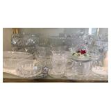 J1 - MIXED LOT OF COLLECTIBLE GLASSWARE (L42)