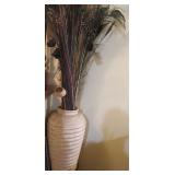M - DECORATIVE VASE WITH FEATHERS, BARREL BASE