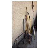 M - LOT OF YARD MAINTENANCE HAND TOOLS (Y1)