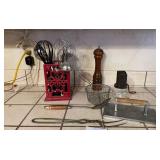 M - KITCHEN UTENSILS, SPICE GRINDER, PRESS (K6)