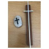 J2 - CROSS WALL DECOR & STONE FIGURINE (L48)