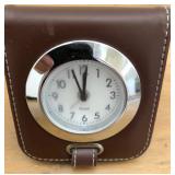 J2 - VINTAGE QUARTZ TRAVEL CLOCK (L55)