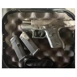 J2 - GLOCK PISTOL WITH MAGAZINES & CASE