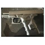 J2 - RELIABLE GLOCK 19 PISTOL w/ CASE