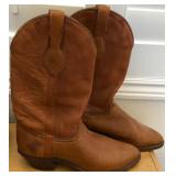J2 - PAIR OF BOOTS SIZE 9 (L18)