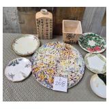 11 - LOT OF COLLECTIBLE PLATES, VASE & PLANTER