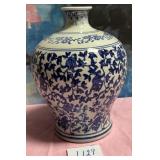 11 - CHINESE BLUE & WHITE WARE VASE (L129)