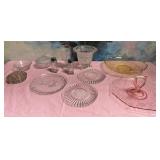 11 - LOT OF VINTAGE COLLECTIBLE GLASSWARE (L123)