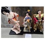 11 - LOT OF THREE JAPANESE DOLLS (L223)