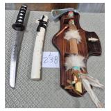 11 - NATIVE AMERICAN WALL DECOR, KATANA SET (L238)
