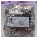 11 - COSTUME JEWELRY LOT (B22)