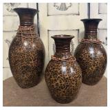 525 - SET OF THREE DECORATIVE VASES (A24)