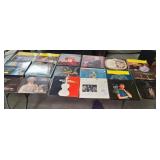520 - LOT OF 20 VINYL RECORDS (N80)
